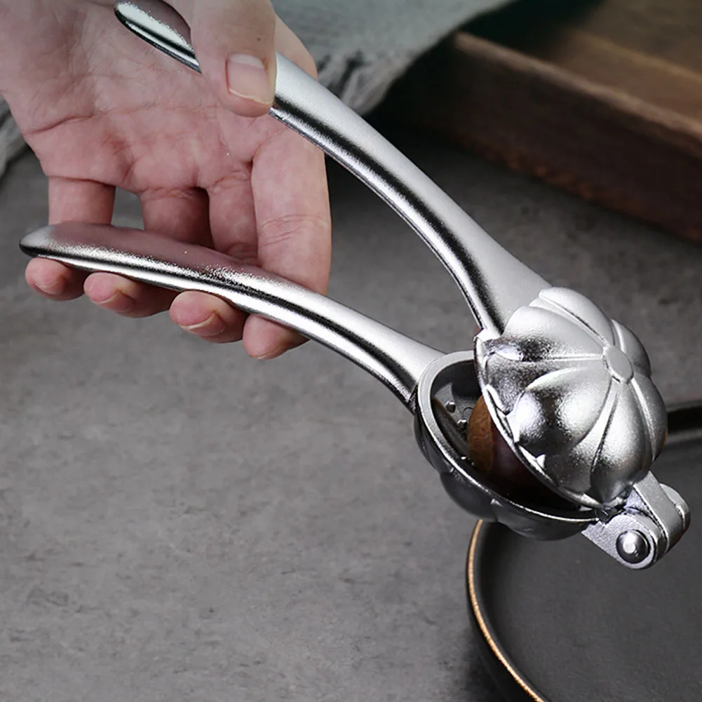 

Nut Cracker Walnut Cracker Tool Zinc Alloy Chestnut Opener Plier Pecan Clip Chestnut Peeling Walnut Pliers Cutter Kitchen Tool