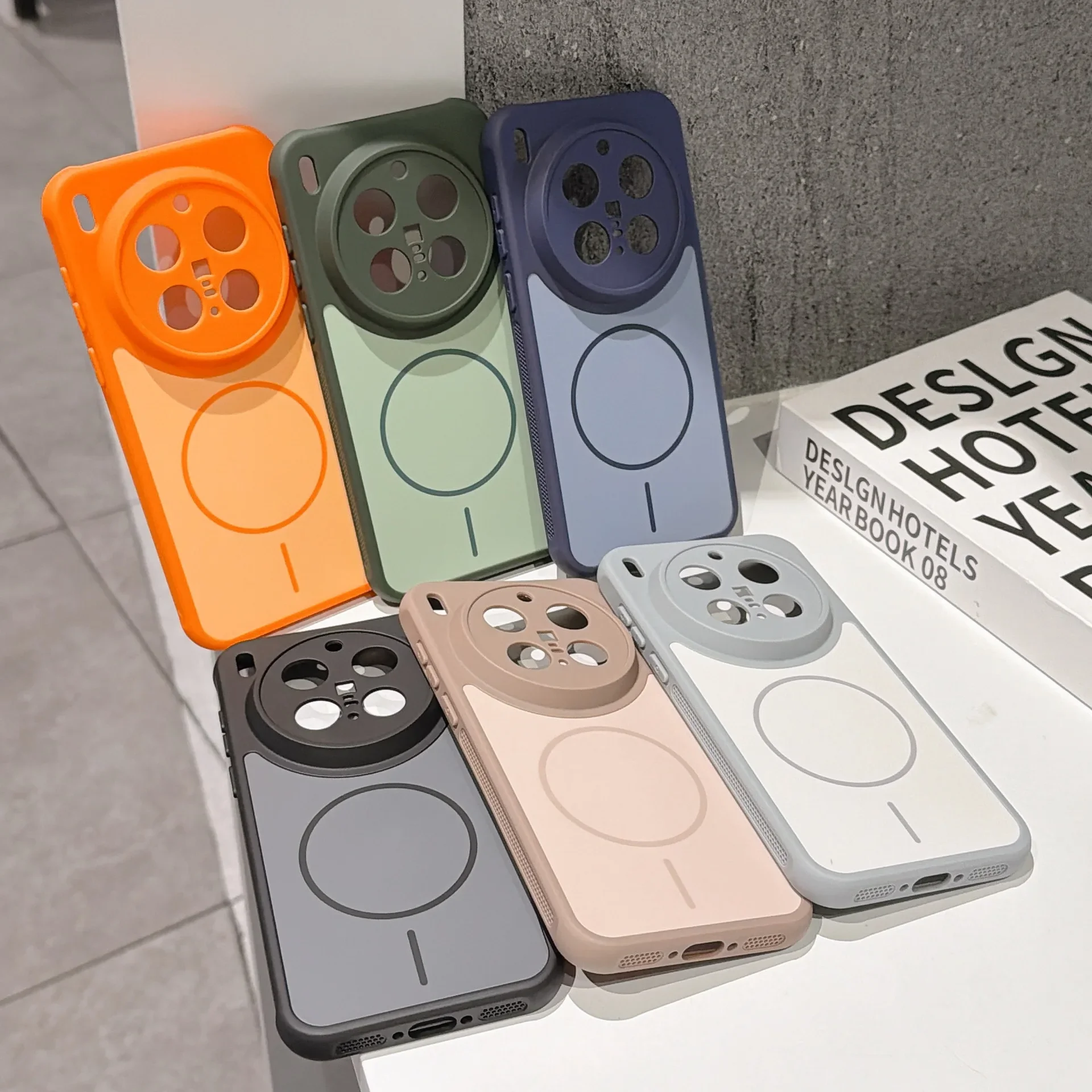 Magnetic Heat-Dissipating Soft Colorblock Velvet-Lined Phone Case