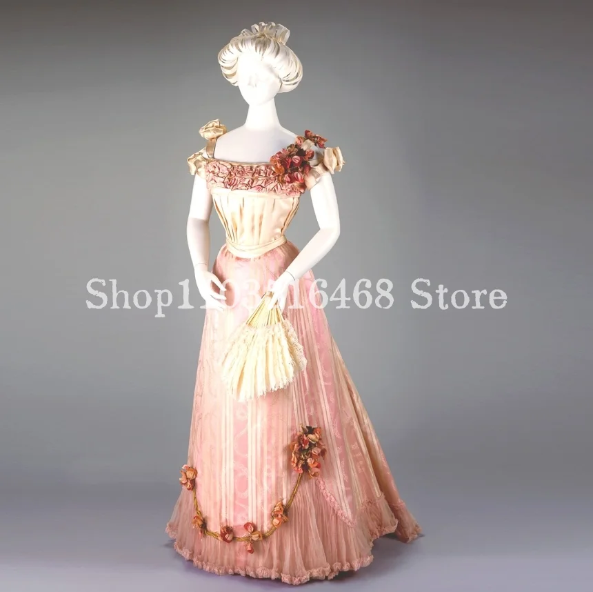 Abito da ballo vittoriano del 18 ° secolo rosa pallido 3D Applique