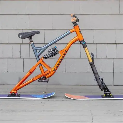 スノーボード Snow Skate Bike Winter Sport Snow Bike, Scooter, Ski Bike with Fiberglass