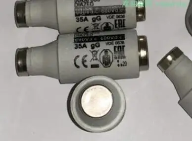

Предохранитель 5SD8002 5SD8004 5SD8020 5SD8025 5SD8035 5SD8050 5SD8063 690 В