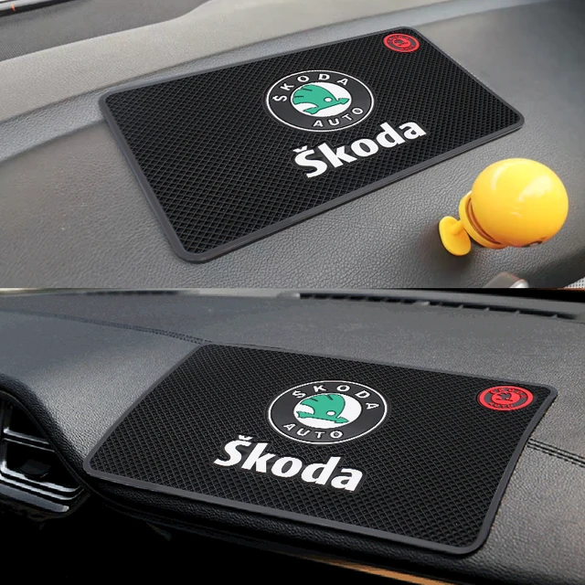 스코다 차량의 안전하고 정리된 운전 경험을 위한 자동차 대시보드 미끄럼 방지 매트