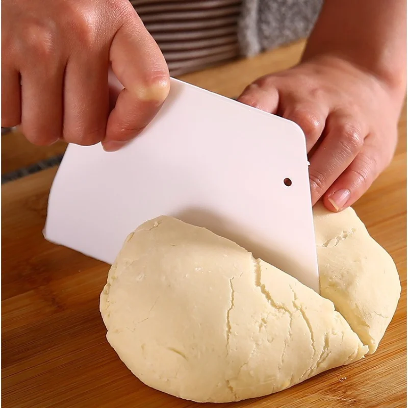Dough Cutter Scraper Baking Tool Baking Spatula Dough Scraper Dough Cutter Cake Scraper Baking Accessories for Bread Dough Fondant Cake Cream DIY Pastry Kitchen Baking