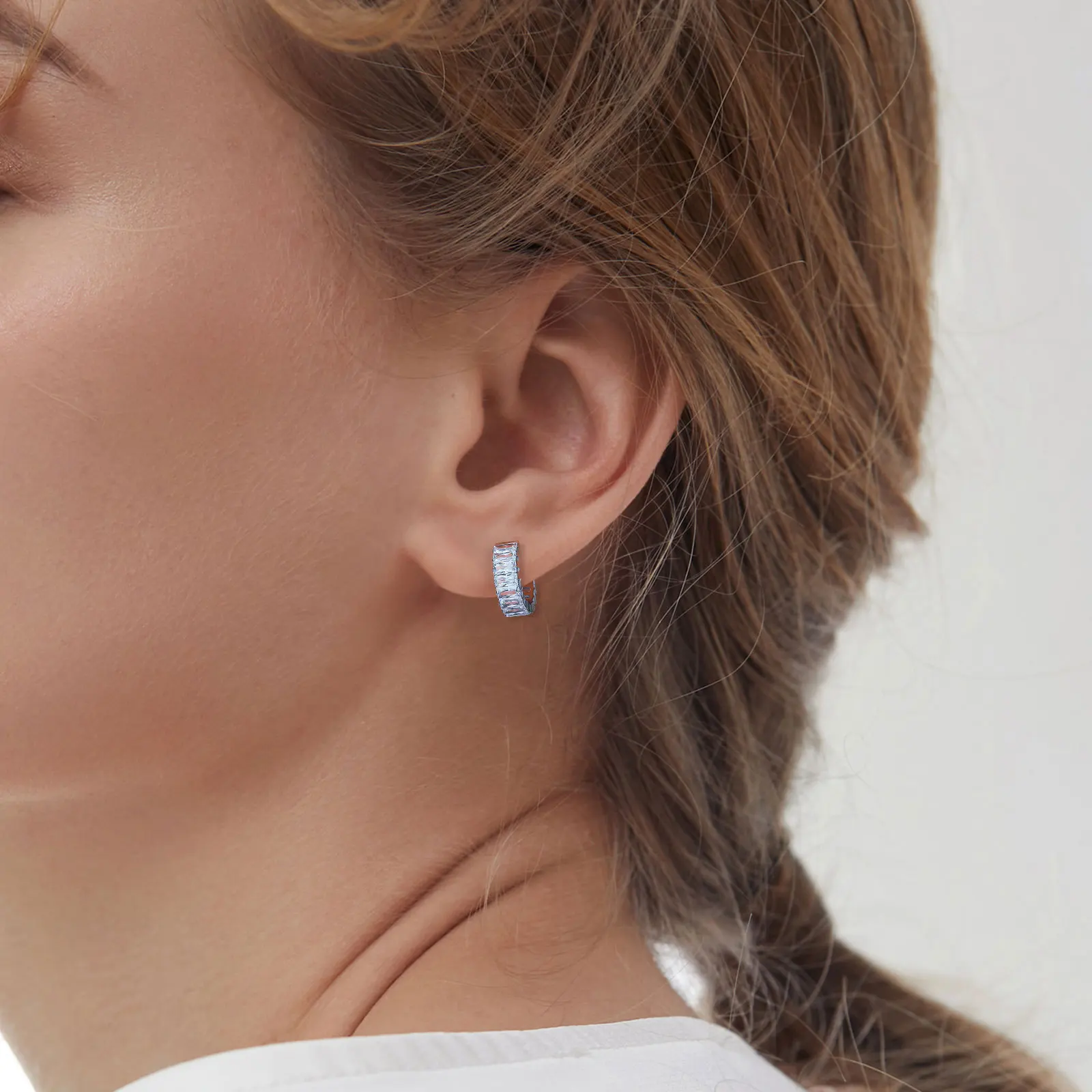 ASTM F-136 Titanium Ear Nose PIERC Cartilage Earring Earlobe Piercing CZ Paved Side Rings Hoops Clicke Tragus Ring Jewellery