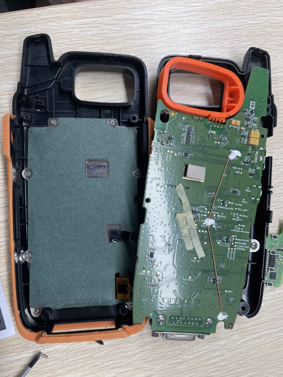 Xhorse VVDI Key Tool Max Pro Mehrsprachiger Fernbedienungsprogrammierer mit CAN FD, Spannungs- und Leckstromfunktionen – Detail 10