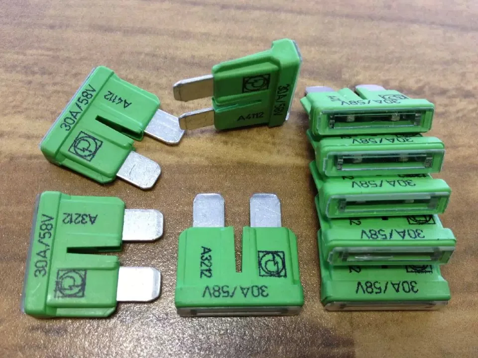 10PCS Original Product PUDENZ 30A 58V Medium Car Insurance Insertion Inspeuent Pipe Plug -in 142.6185.5302