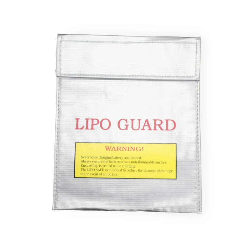Vue rapprochée du matériau ignifuge du sac de sécurité pour batterie LiPo, soulignant la protection anti-explosion.