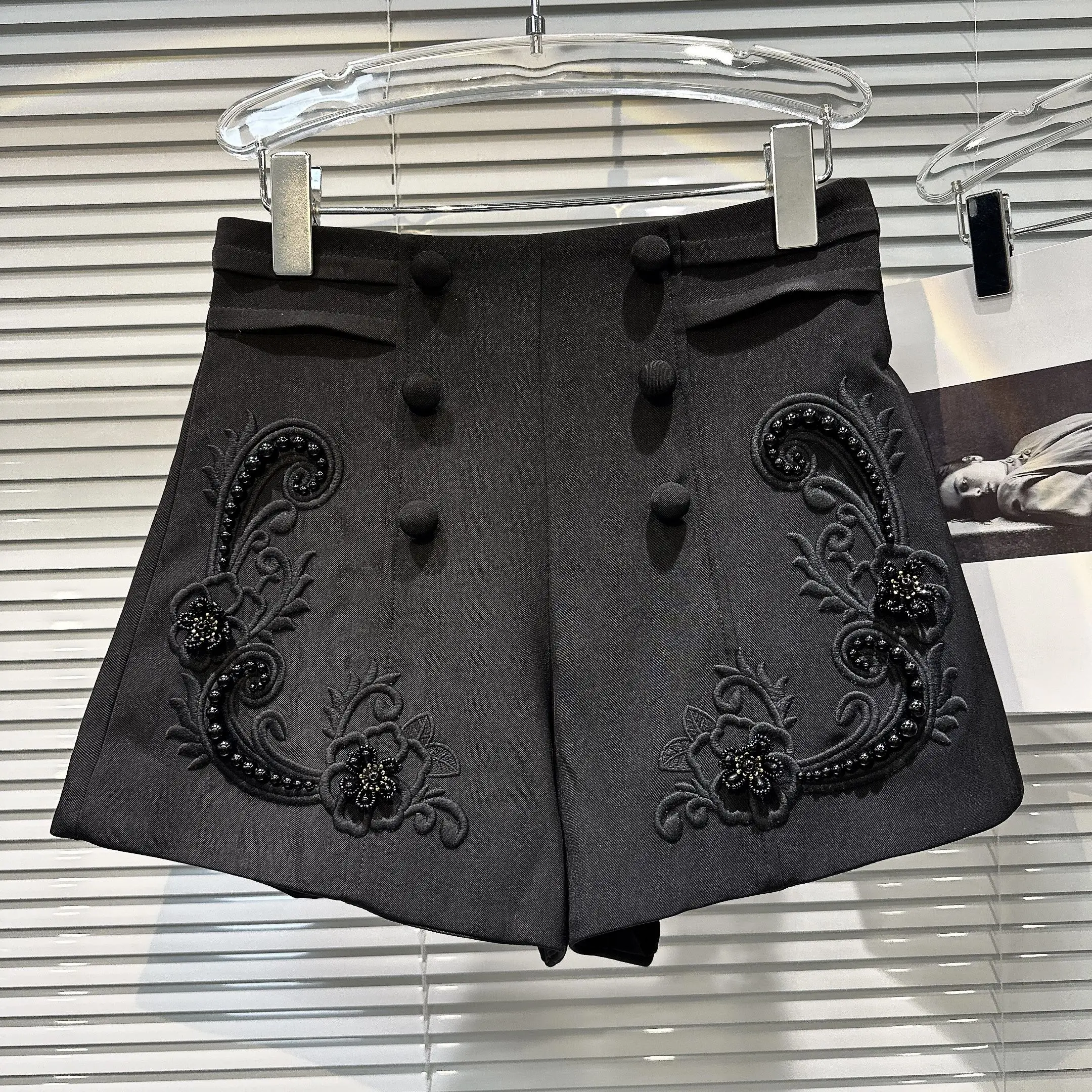 2023 Autumn New Retro Pearl Beaded Embroidery Pattern Shorts Womans Elegant Socialite Short Shorts Office Daily Street All-Match