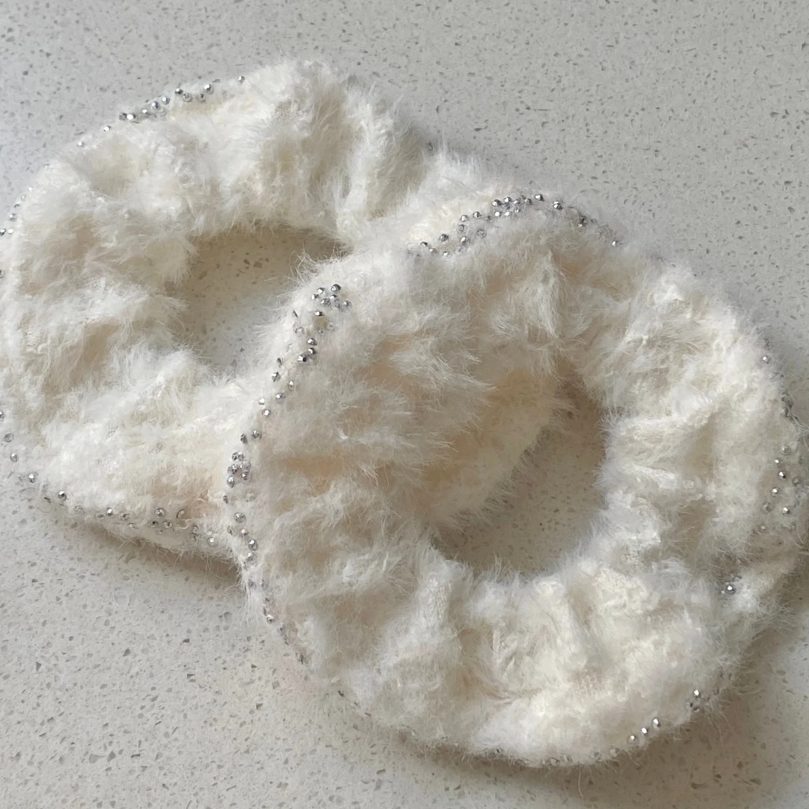 1PC White Fluffy Sparkle Scrunchie, Glitter Beaded Elastic Hair Tie,Soft Fuzzy Hair Band For Women,Elegant Shiny Hair Accessory