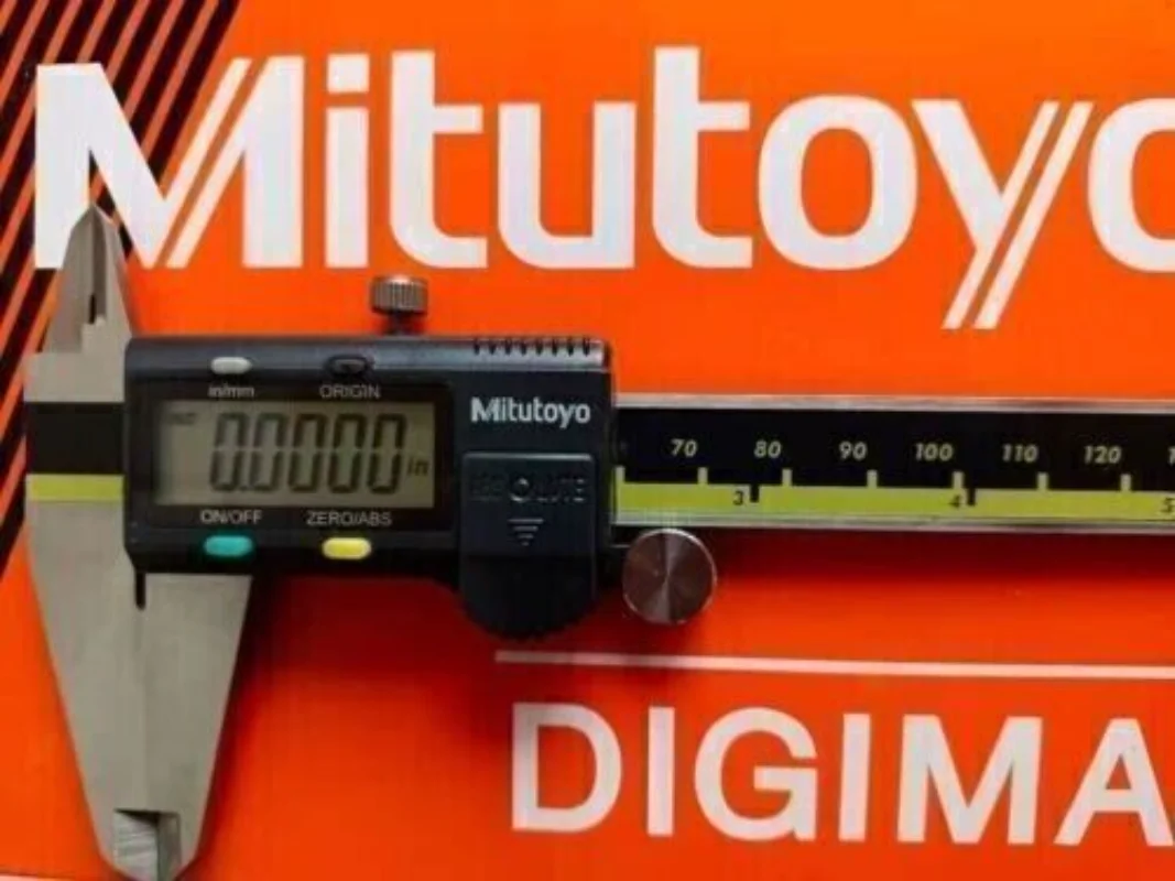 

Mitutoyo Japan 500-197-20 200mm/0-8" Absolute Digital Digimatic Vernier Caliper