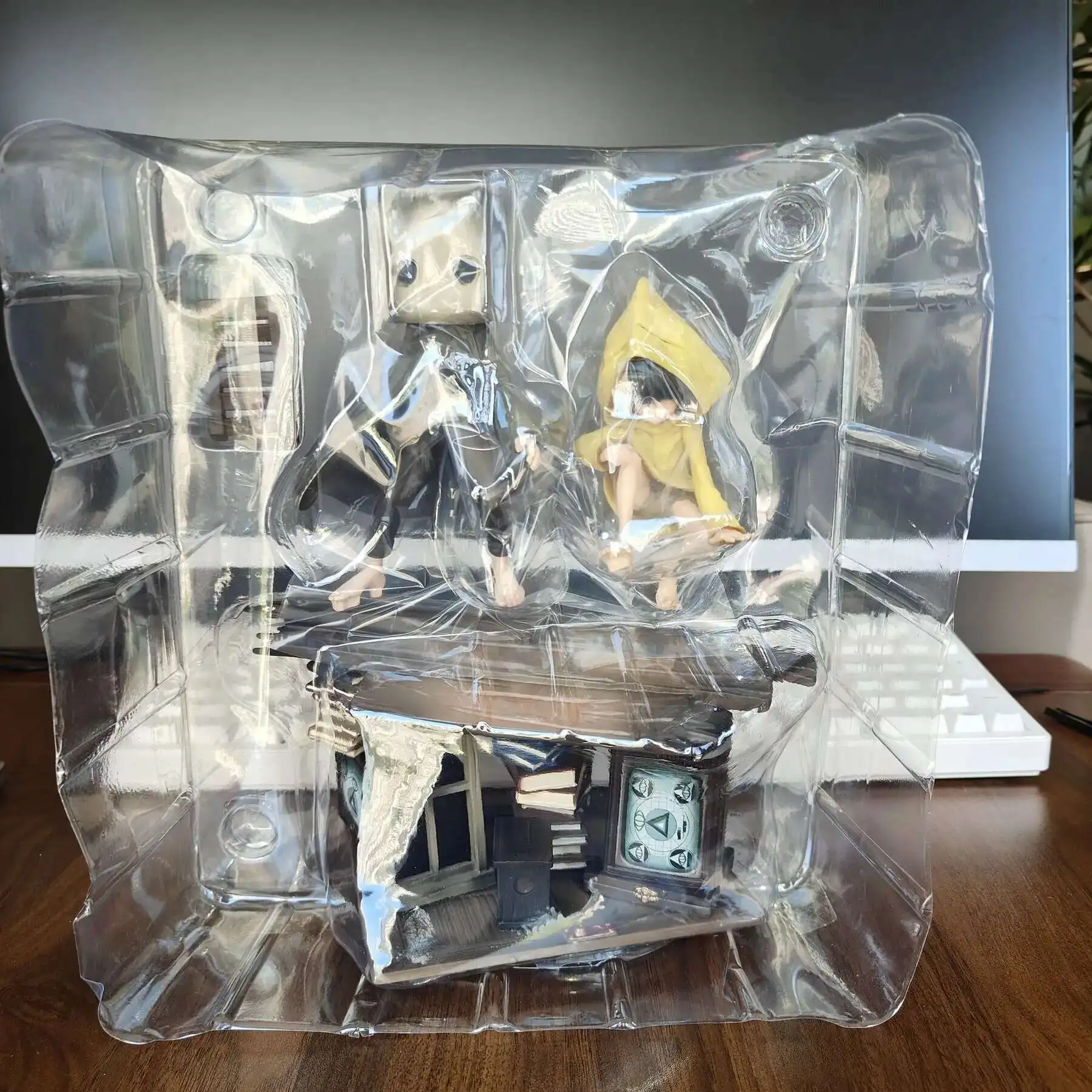 Sd32c651f2da64e4f98eecd94c88c9423w - Little Nightmares Shop