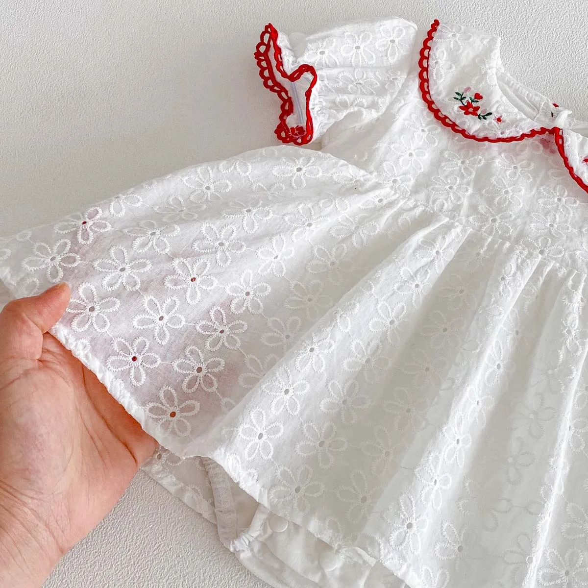 2026 Summer 0-2Y Baby Girl Clothes White Floral Embroidery Jumpsuit Red Lace Trim Decoration Toddler Dress Sd330b5e102994bb69db025e2296a5ac6u