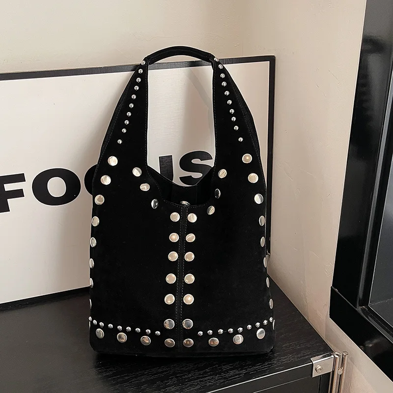 Große kurze Griff PU-Leder einfarbige Tragetaschen für Frauen 2026 Y2K Damen Umhängetasche weibliche Retro-Handtasche Designer Nietentasche – Detail 19