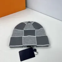 Nouvelle Collection 2025 – Bonnet Tricoté à Carreaux pour Femme – Automne Hiver – Chapeau Chaud et Respirant à Bord Relevé – Style Original et Confortable 4