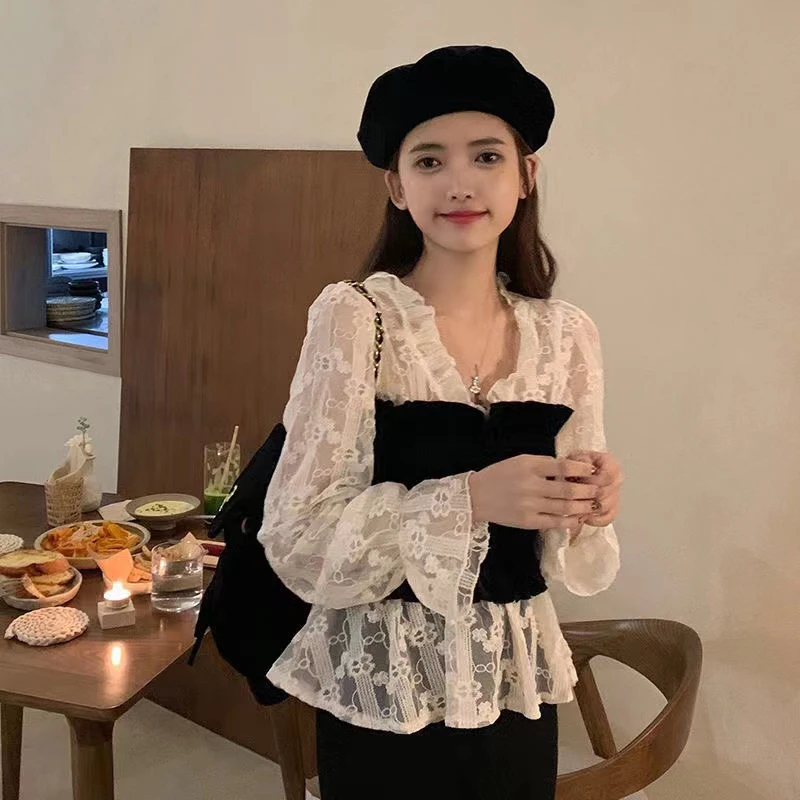 

2022 New Woman White Lace Shirts Patchwork V Neck Long Sleeve Blouse Tops Fashion Transparent Flower Petal Sleeve Black Pullover