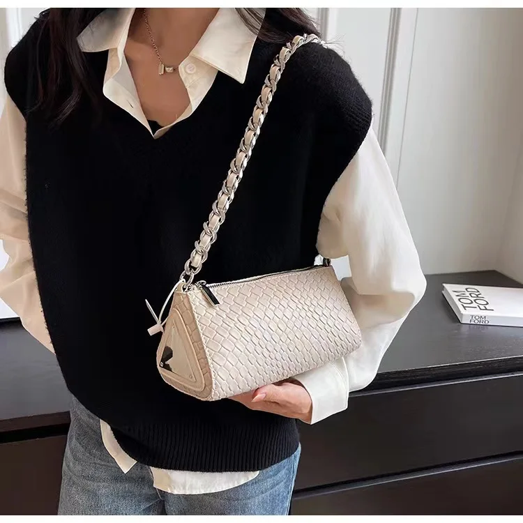 Diamond chain bag female  single shoulder oblique back niche design exquisite high-grade armpit triangle mirror 