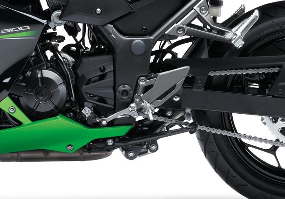 フットペグフットレスト カワサキニンジャ用調節可能なフットレスト