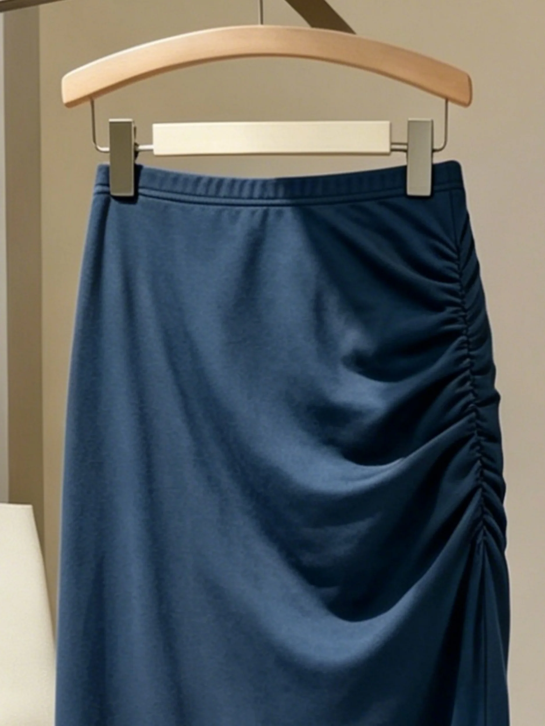 Women Navy Blue Solid Color High Waist Ruched Side Slit Maxi Skirt Casual Slim Fit Bodycon Long Skirt For Daily Wear Streetwear 3