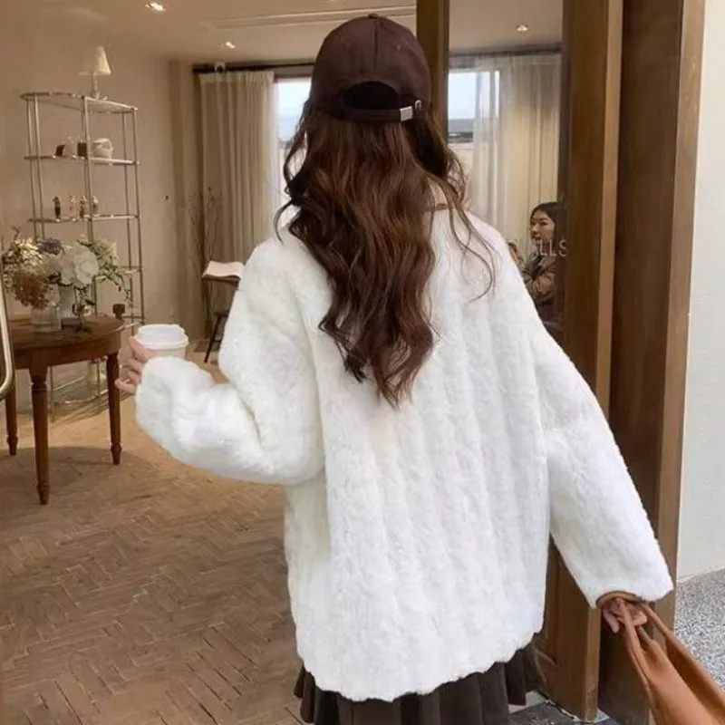 Women Horn Button Lamb Wool Coat Female Fashion Fur Integrated Loose Fur Outwear Casual Thicken Soft Glutinous Plush Outcoat