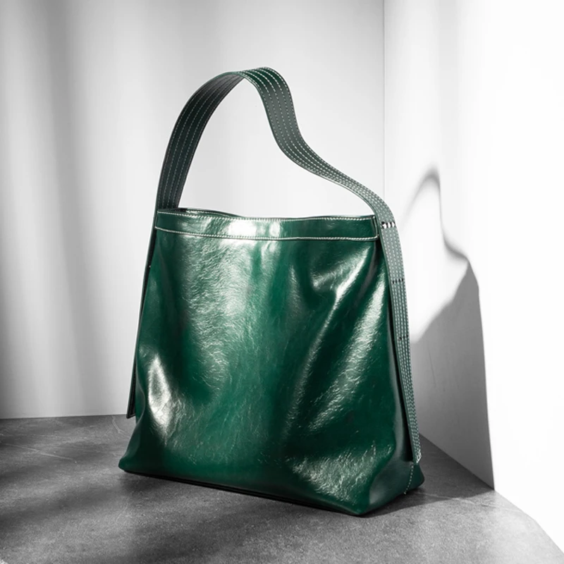 

2023 New High Capacity Genuine Leather Tote Bag with Adjustable Shoulder Straps for Versatile One Shoulder Oblique Straddle Wome
