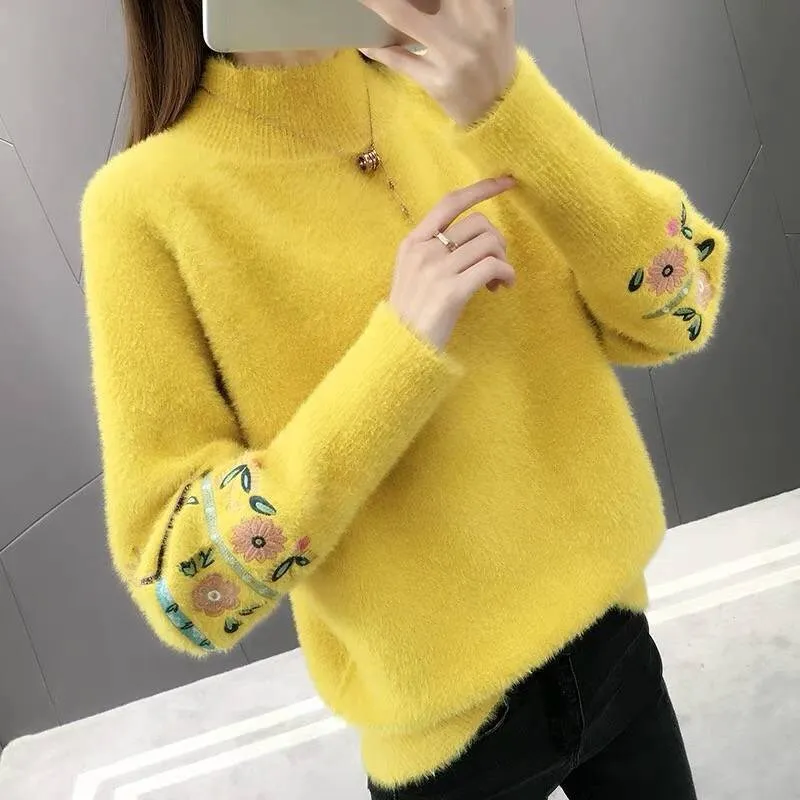 

Thickened autumn/winter sweater women's new pullover knit embroidered undershirt long-sleeved top woman