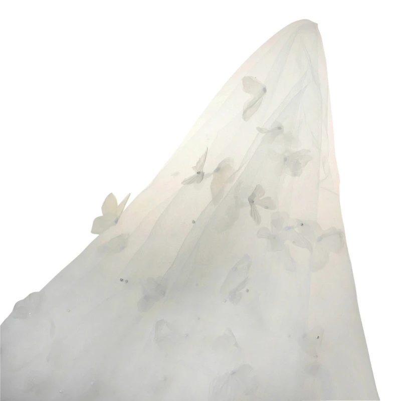 

Delicate 3D Butterfly Decorated Bridal Veil for a Elegant Wedding Experience