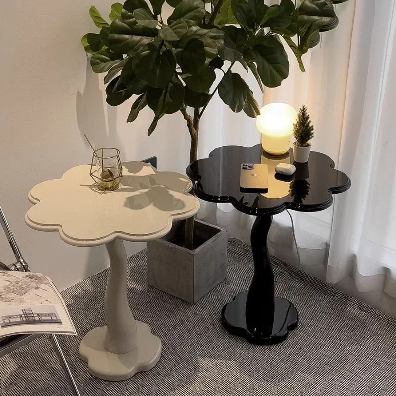 Nordic French Petal Shape Coffee Table Vintage Ins Style Living Room Sofa Corner Table Italian Cream Bedside Tables Nordic Mesas