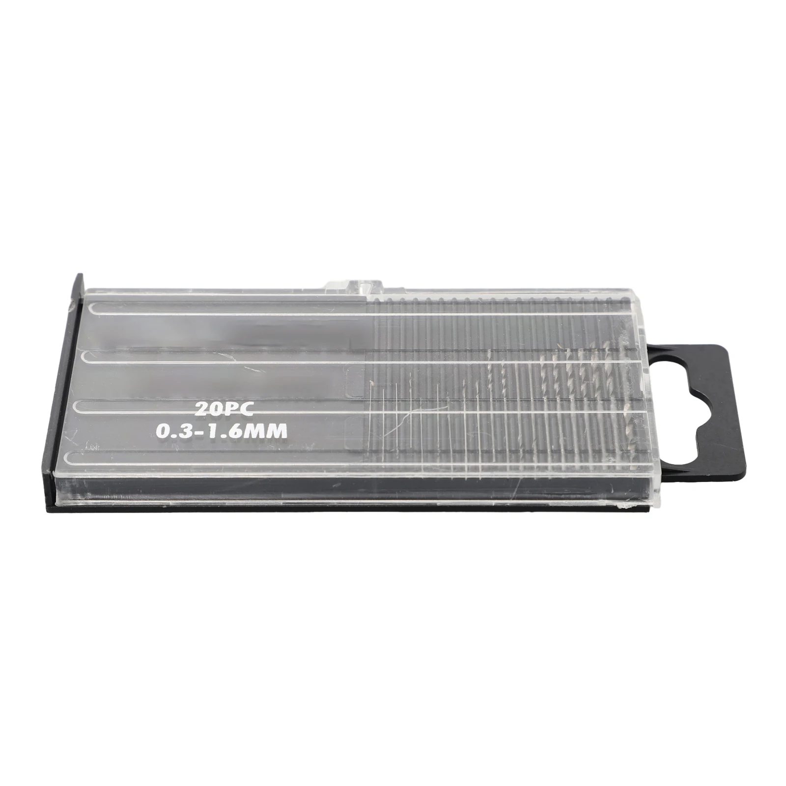 Sortiment av mikroborr arrangerade på vit bakgrund