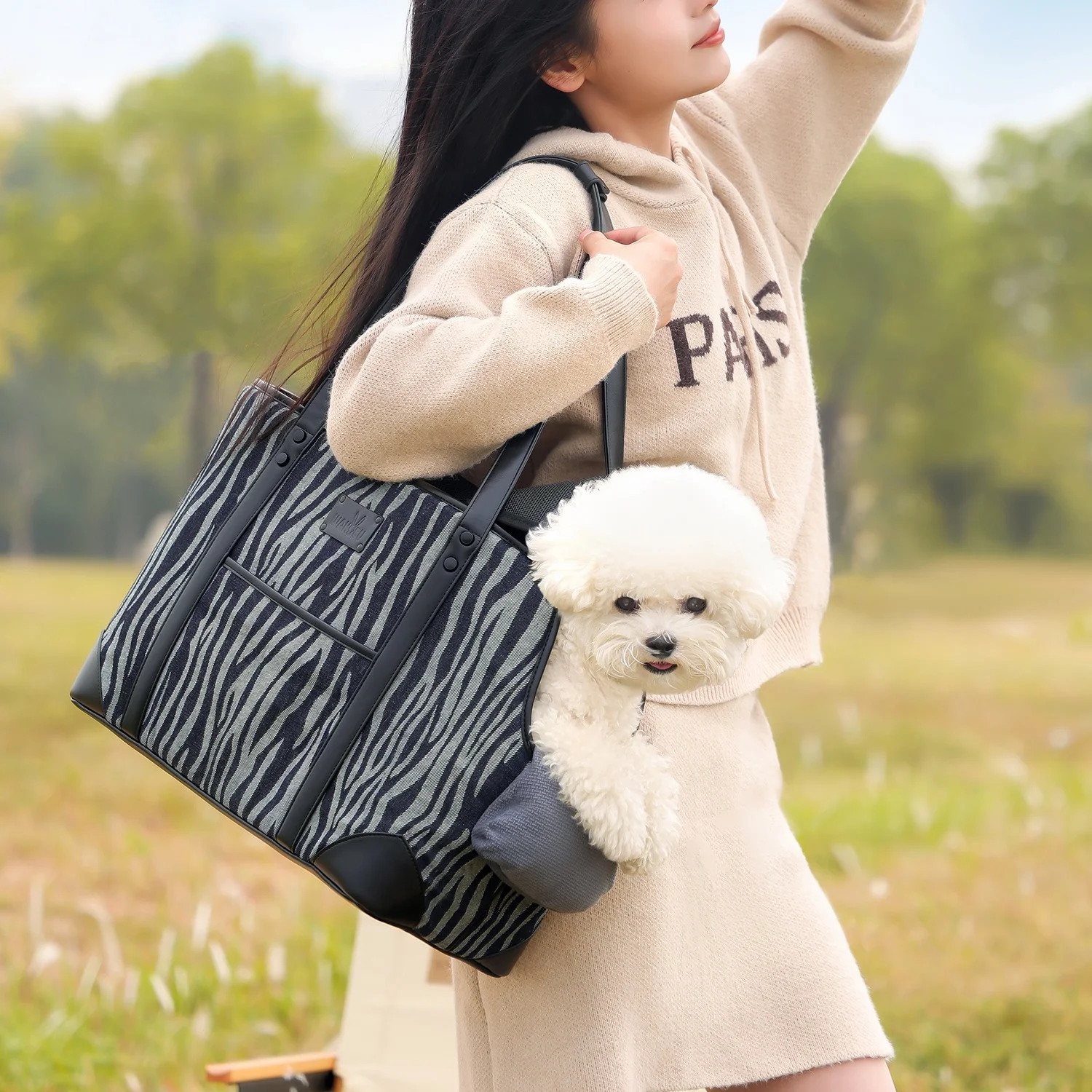 Stylish Pet Tote Bag Secure Harness Clip Large capacity breathable cat soft sided carrier bag with pillow pet Purse Carrier