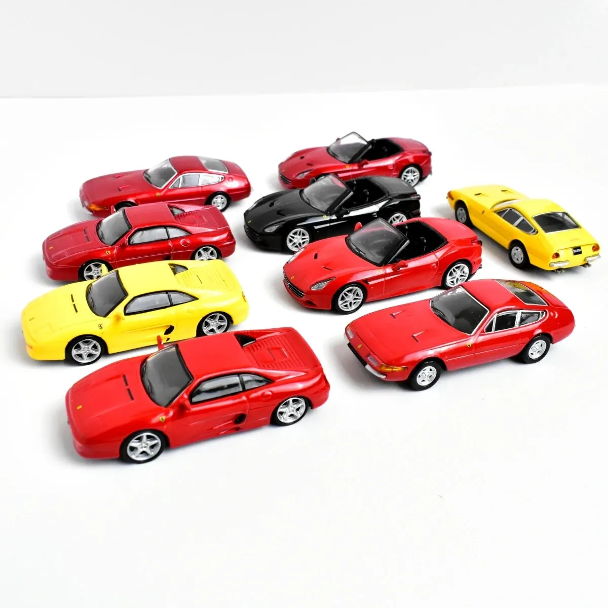 

Модель автомобиля MINIDREAM 1:64 California T 355 365