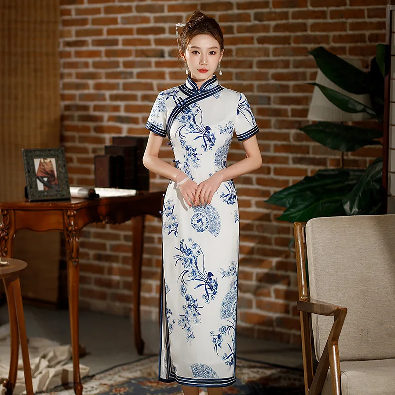 

Fashion Blue White Flower Cheongsam Modern Orientale Long Dresses Qi Pao Women Chinese Traditional Dress Qipao Elegant Slim Gown