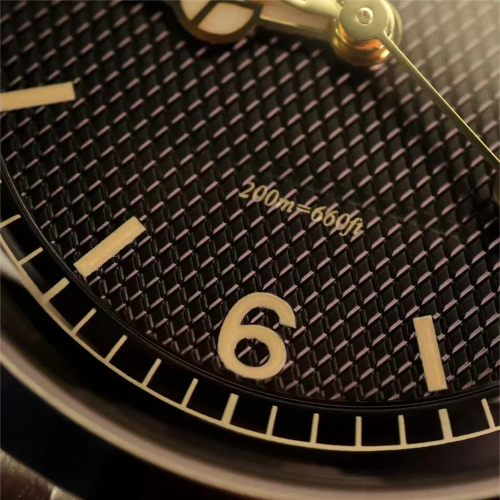 Hruodland エクスプローラー f029 自動巻 ハニカム文字盤 36ミリ Hruodland 36mm NH38 Vintage Men Watch F029 – Thorn Watch