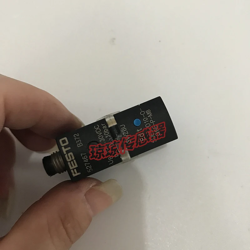 

New original FESTO Pressure sensor SDE5-D10-0-Q6E-P-M8