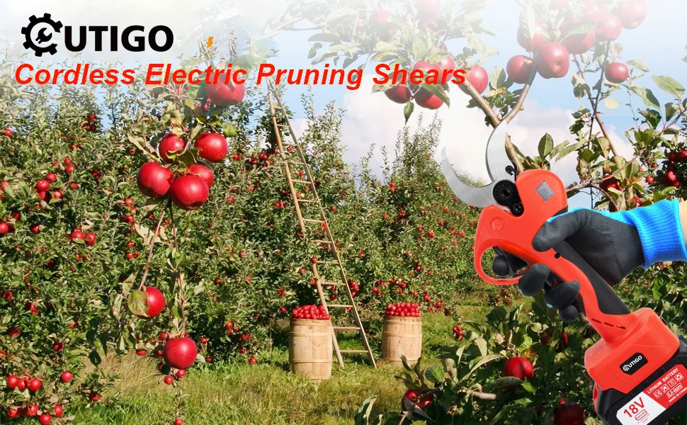 Elektrické nožnice zobrazené s príslušenstvom a batériami