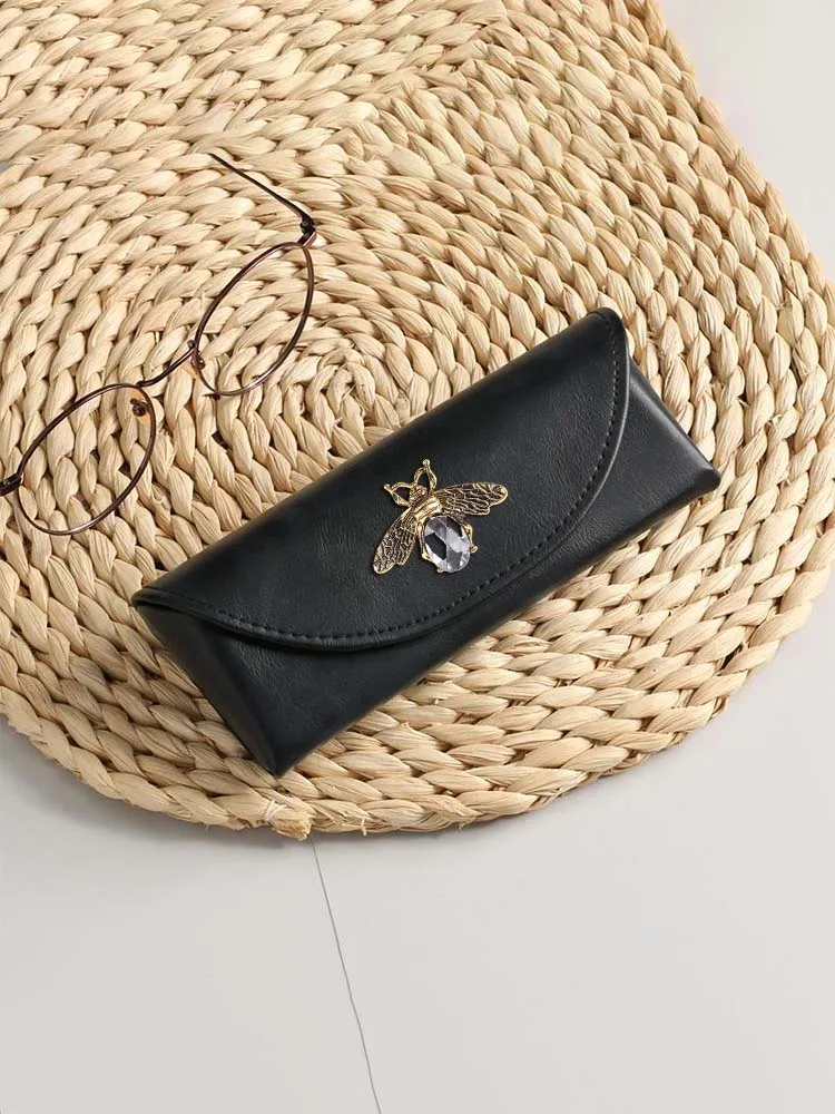 

Fine Fleece Portable Eyewear Cases Symbolic Pearl & Diamond Decor Imitation