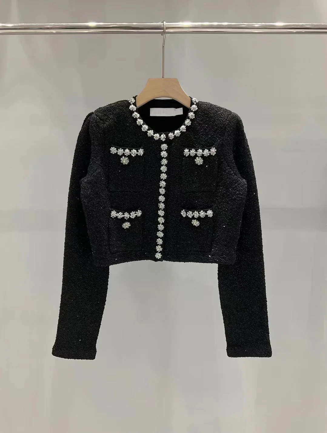 

2023 Autumn and winter new models! Sequin crystal buttons, hand-beaded, knitted cardigan, elegant temperament