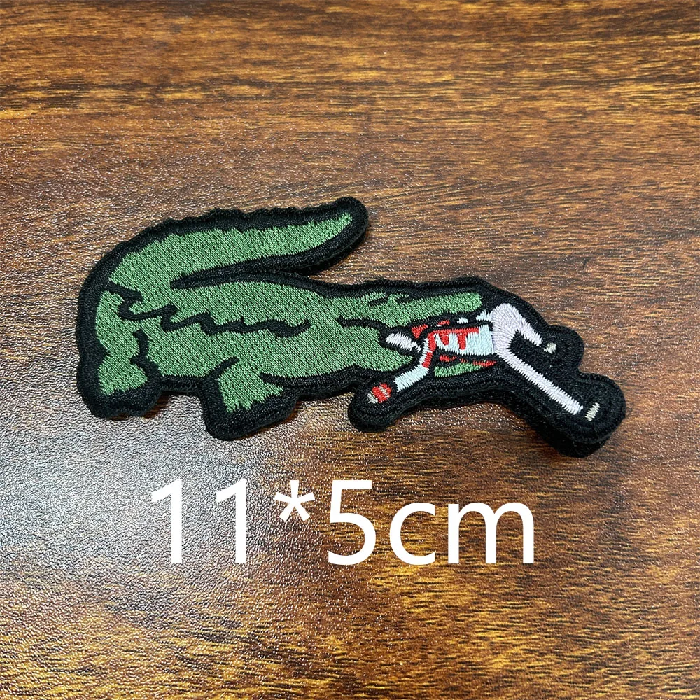 Bite Crocodile Morale Badge Cartoon Embroidery Patch Armband Backpack Sticker