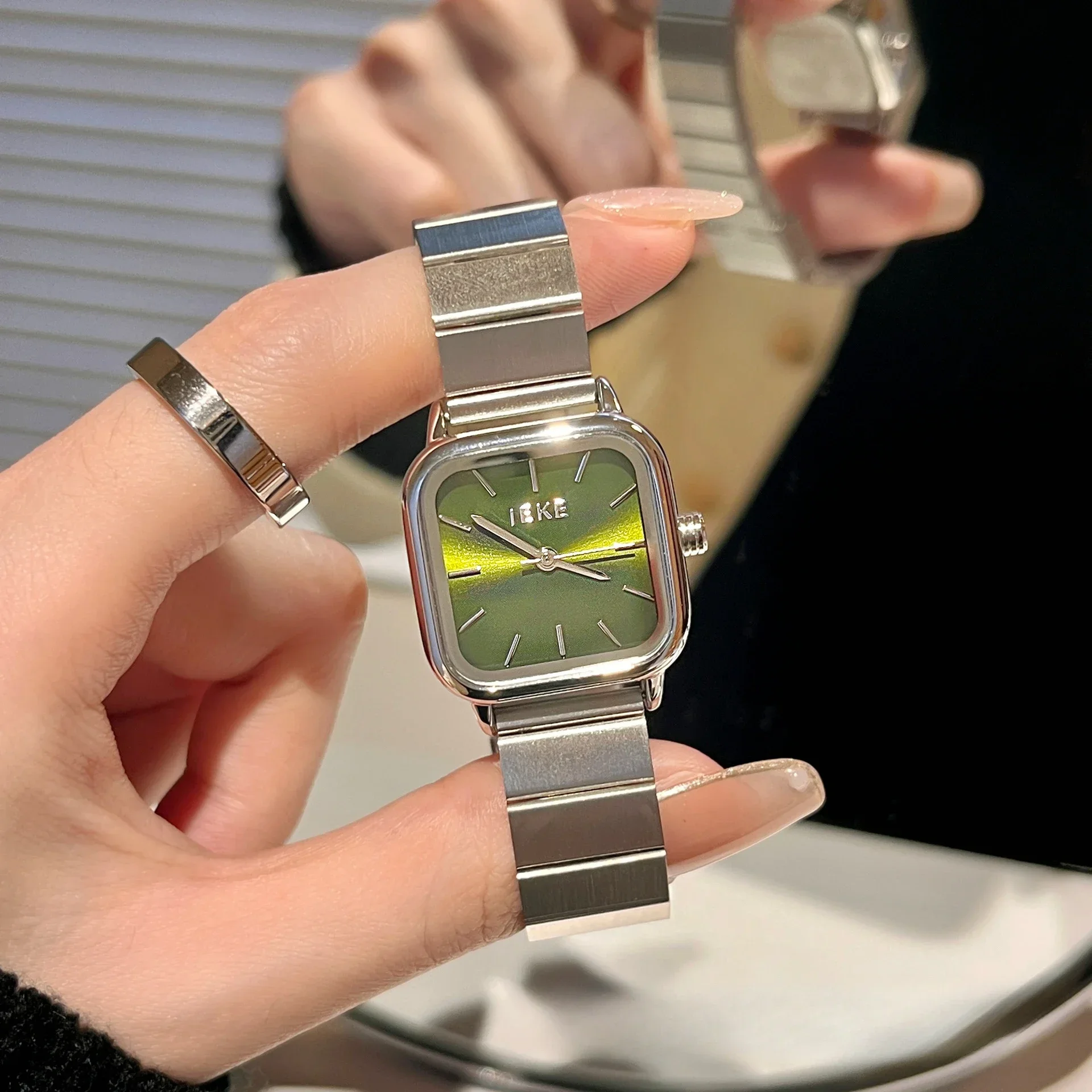 Korean cold wind watch women's student simple quartz watch commuter versatile explosion 4