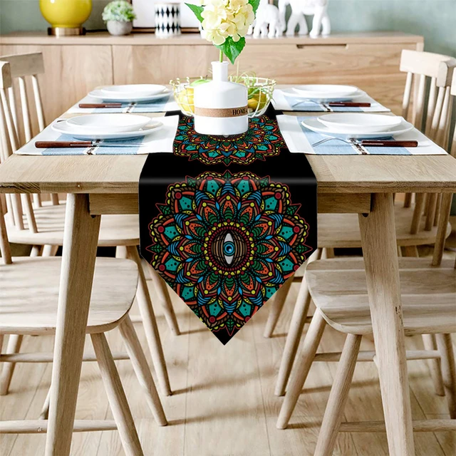 Tablecloths & Table Runners