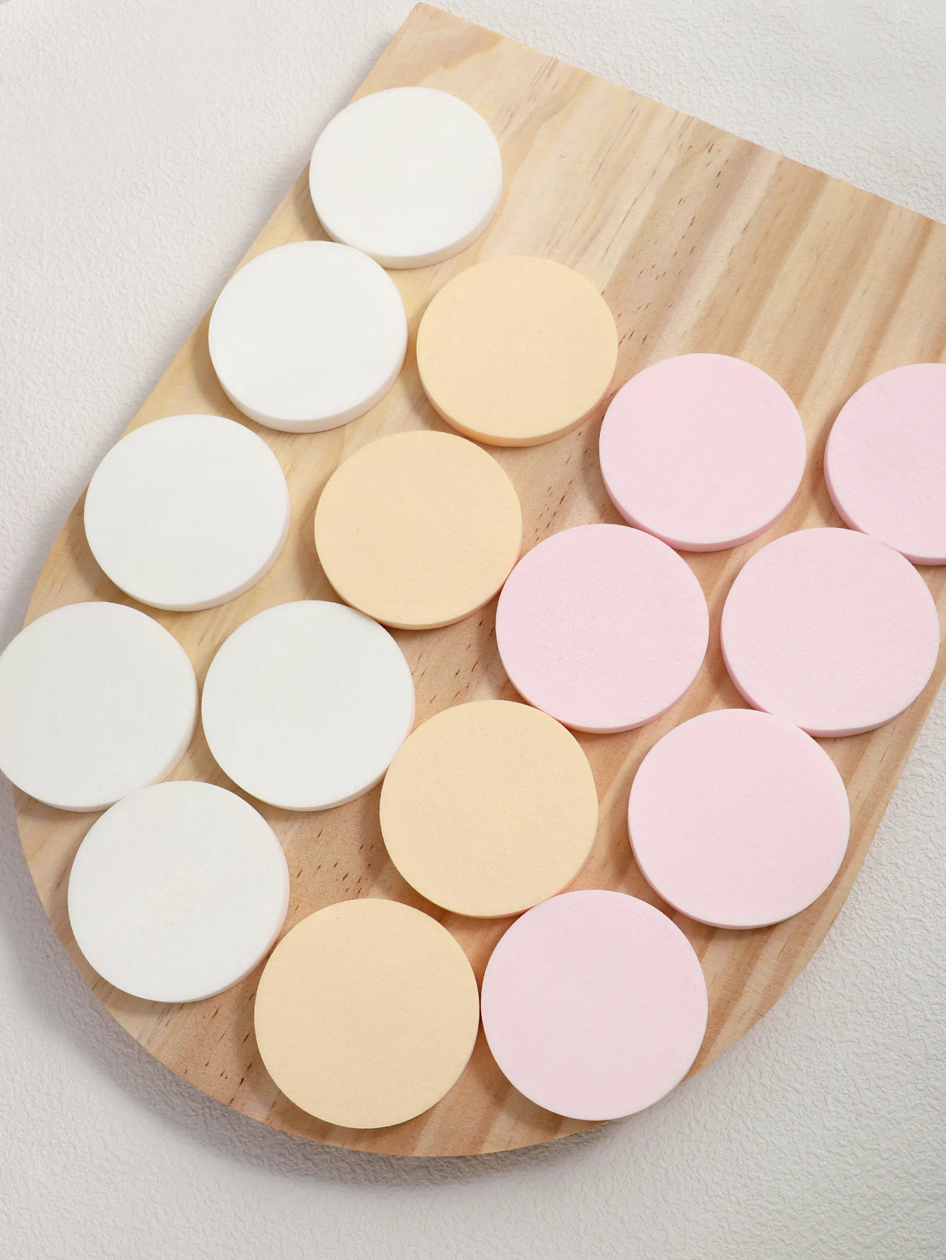 16/ Pack, colorful dry and wet makeup powder puff, round makeup sponge soft facial foundation and make-up tools. 6
