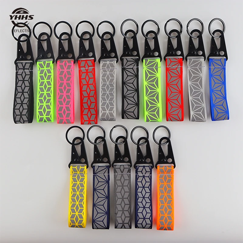 Reflective pendant 10cm Reflective Keychains High Visibility Reflector Pendant Traffic Safety Marker Night Cycling Bag Accessories Car Keyrings