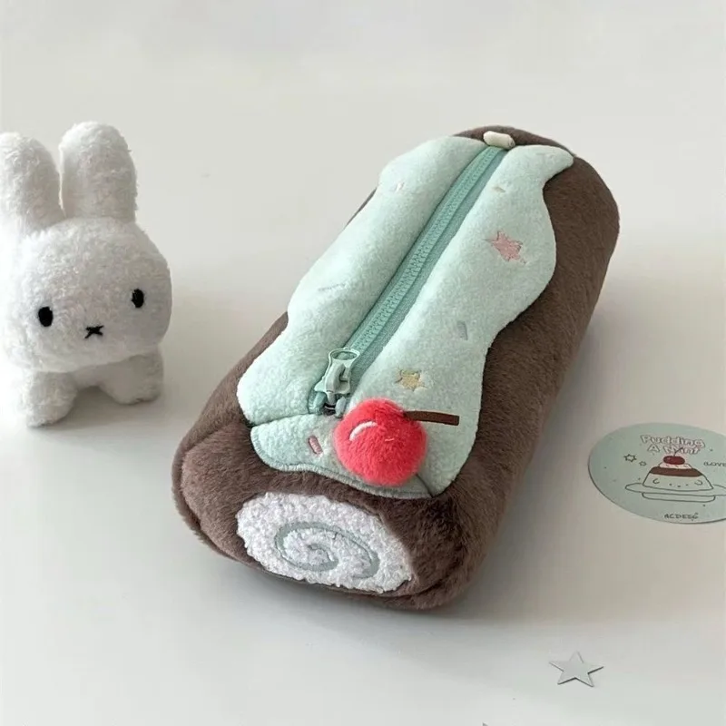 새로운 스위스롤 문구 가방, 플러시 소형 신선한 문학풍 대용량 연필 보관 가방