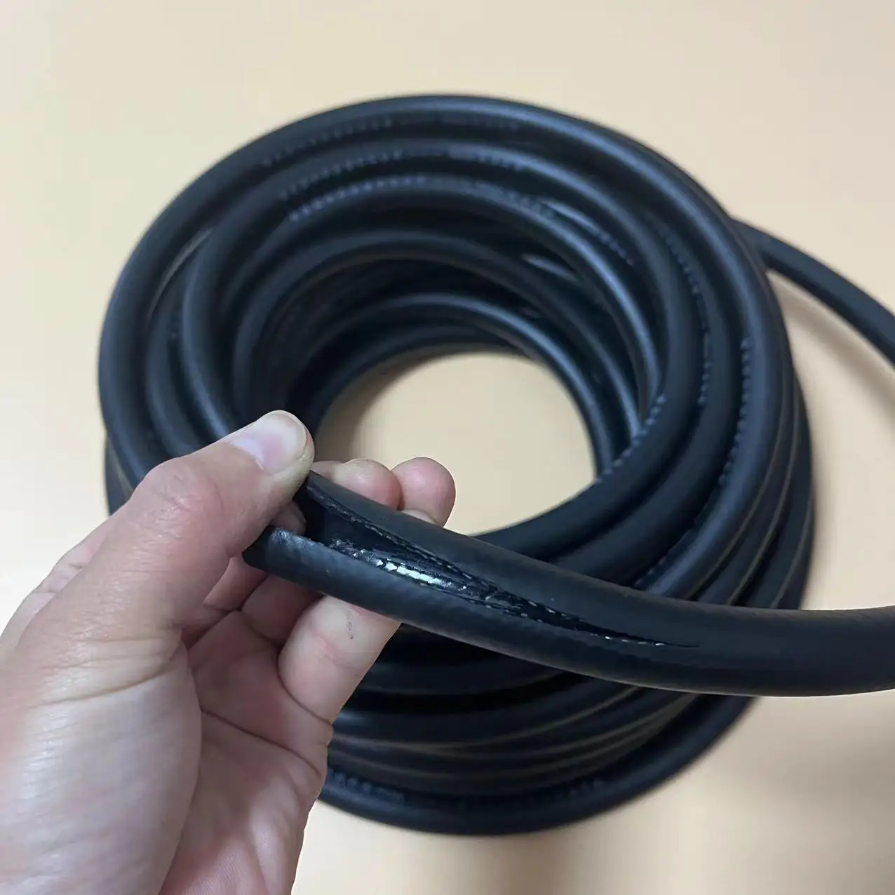 Heavy duty rubber fuel line high temperature resistant