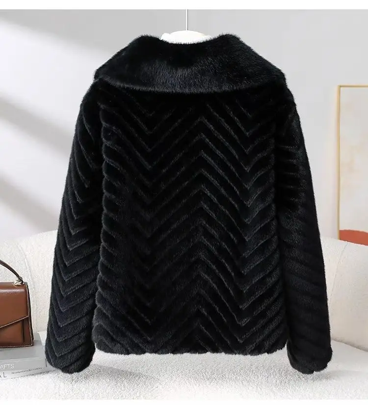 Popular high-end Hepburn style short Coat for women's Winter 2026 new Mink coat Ladies Fur Jackets Fox Fur Car Strip Mink Jacket