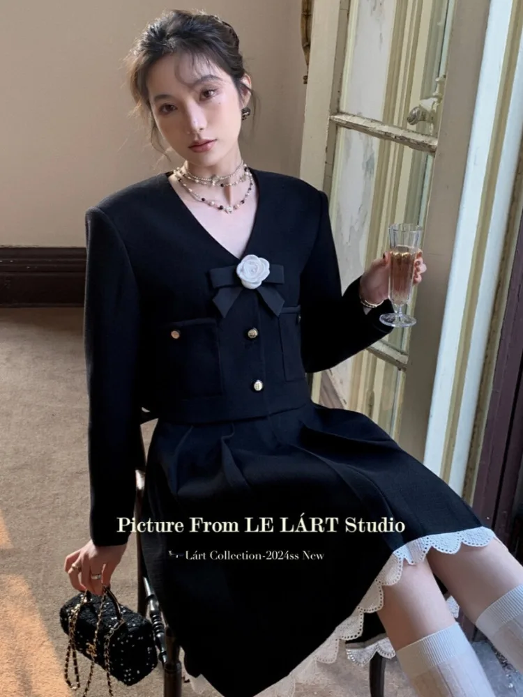 Рисунок 5 - Короткий Блейзер и юбка BJTZ с V-образным вырезом