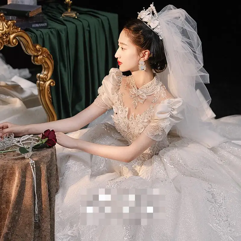 New Short Sleeved Palace Bright Diamond Retro High End Luxury Wedding Dress With Large Tail Main Wedding Dress Customized