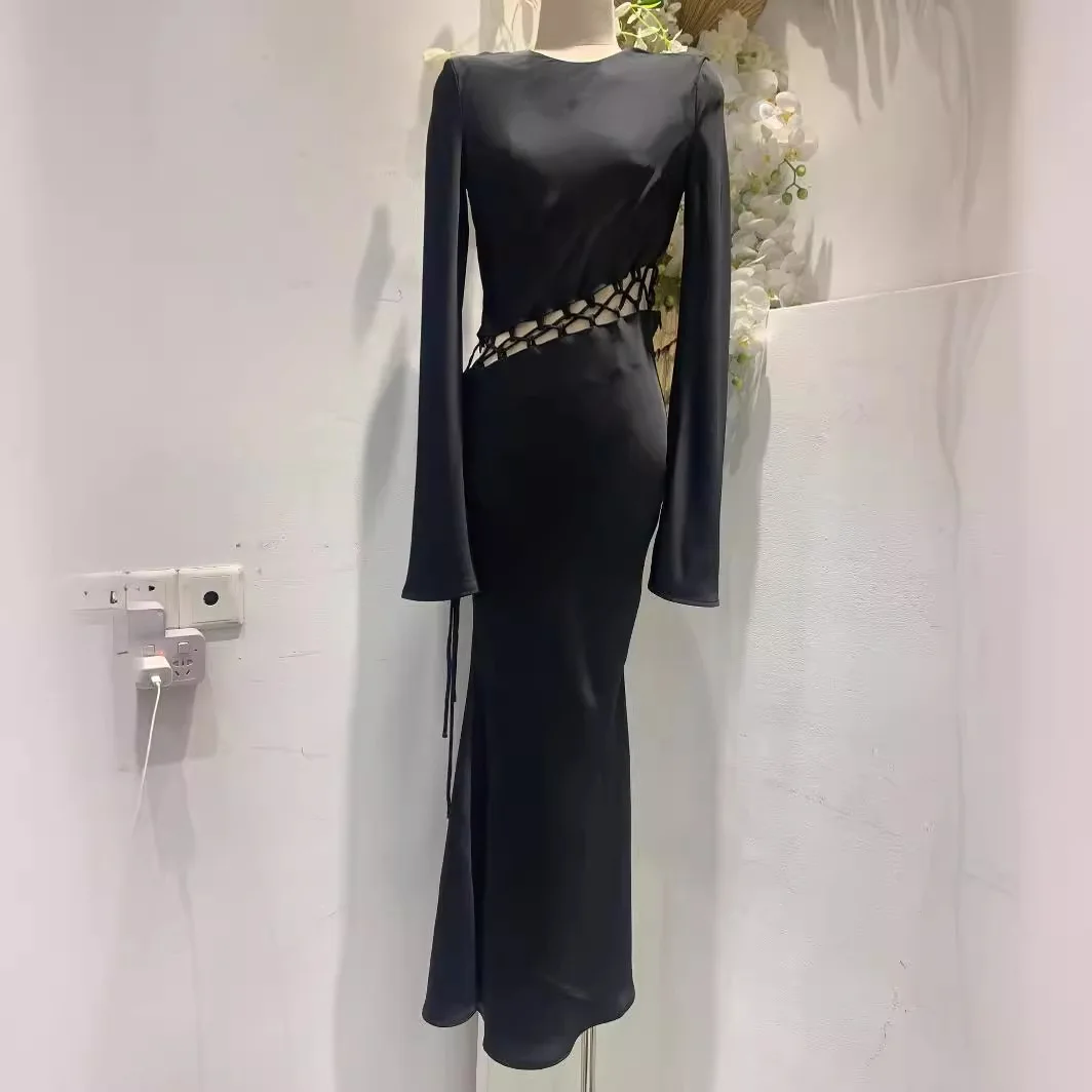 

Женское длинное черное платье с длинным рукавом