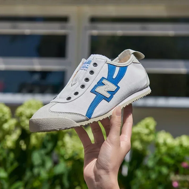 Run in Style: Trendy Casual Shoes with Cloud-Like Comfort Soles, Designer Men's Skateboard Shoes Hip Hop Streetwear