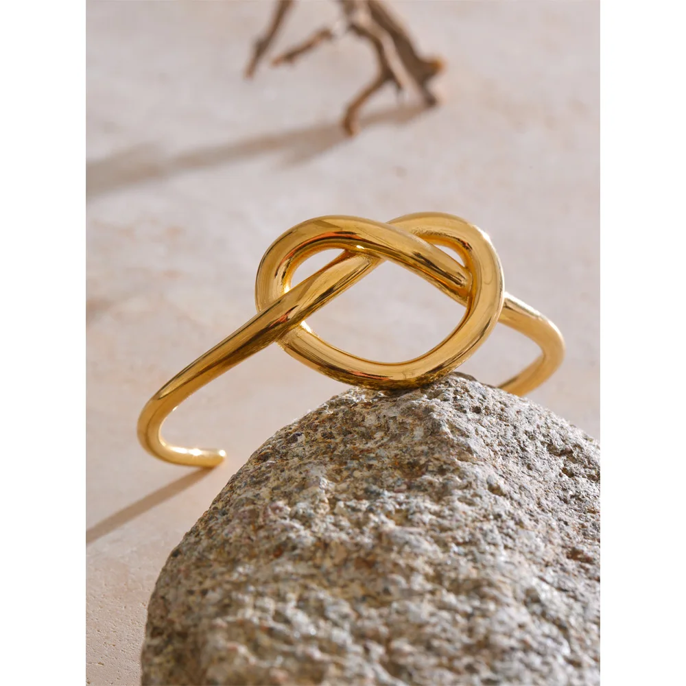 Yhpup 59mm Stainless Steel Heart Cuff Bracelet