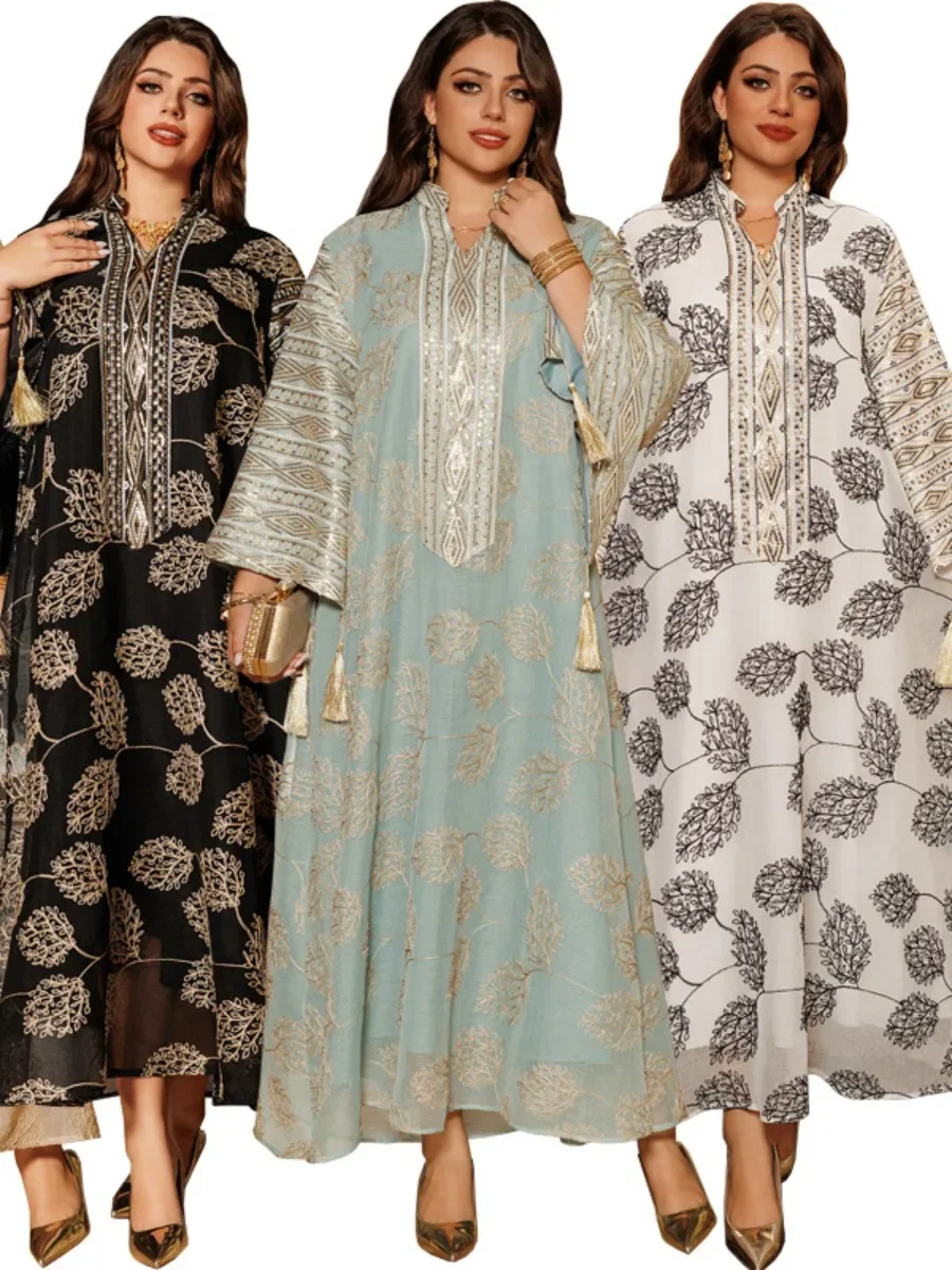 جلابية أخضر باستيلي بنقوش ذهبية وأكمام واسعة